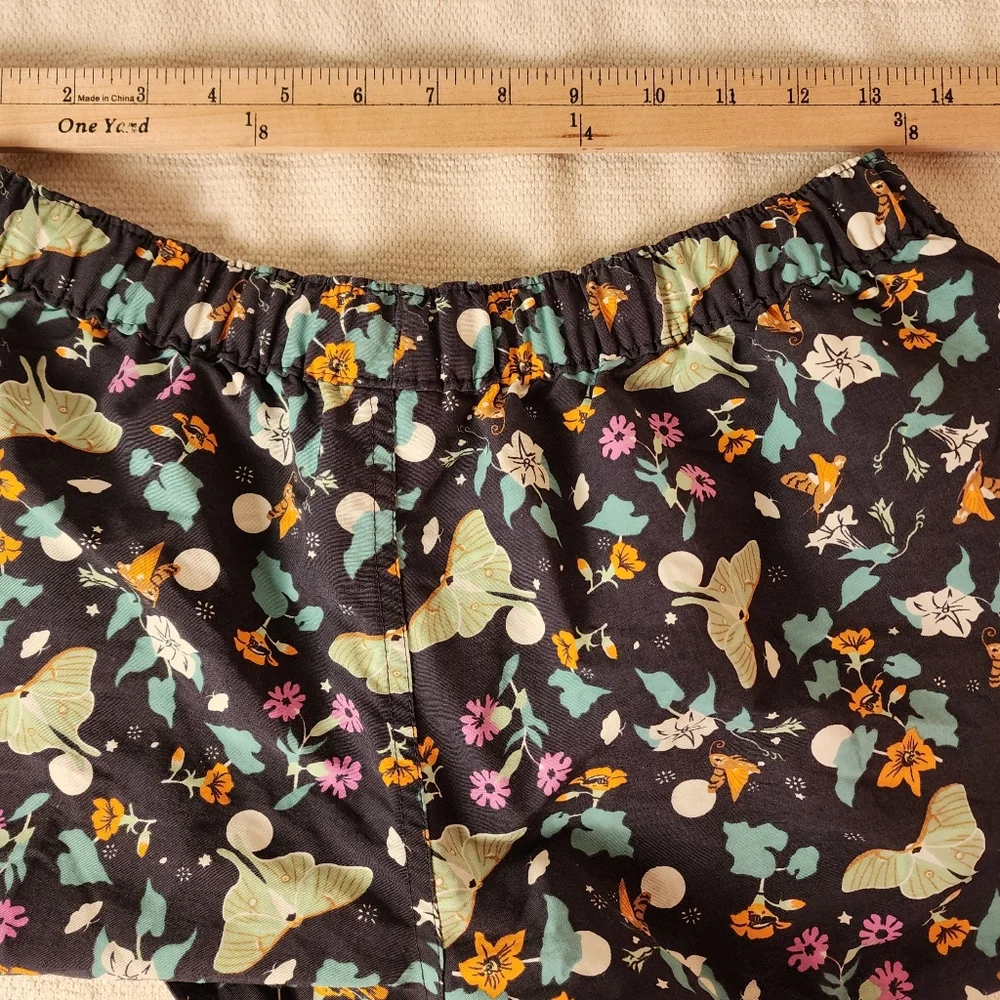 Patagonia Women's Barely Baggies Shorts in the Night Pollinator Moth Floral Med - Picture 7 of 9